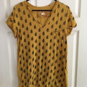 V-Neck Mustard Fitted Tee